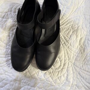 Ecco Black Leather Flats Classic Loafers